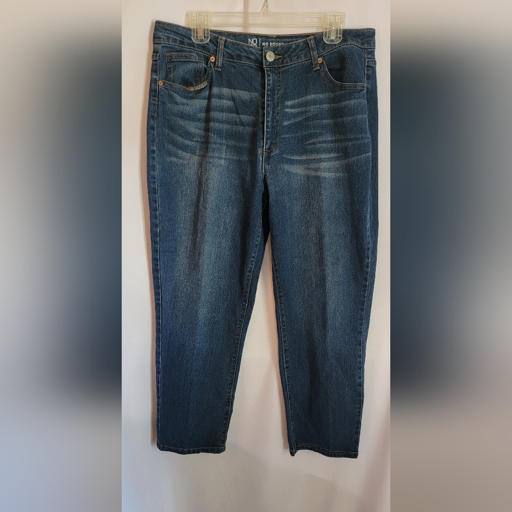 Womens No Bounderies Light Wash Jeans, Size 15